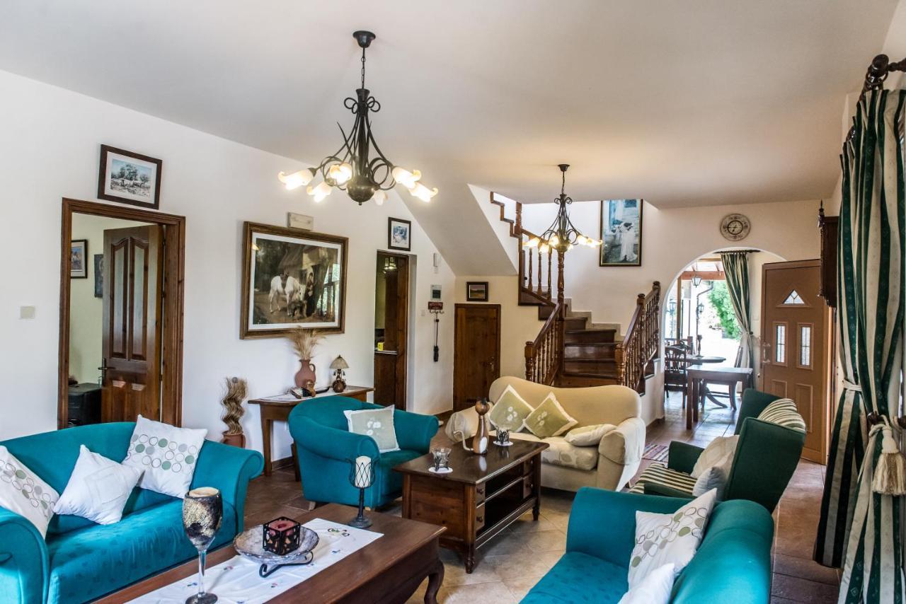 Ayios Sozontas - The Ideal Getaway Villa *